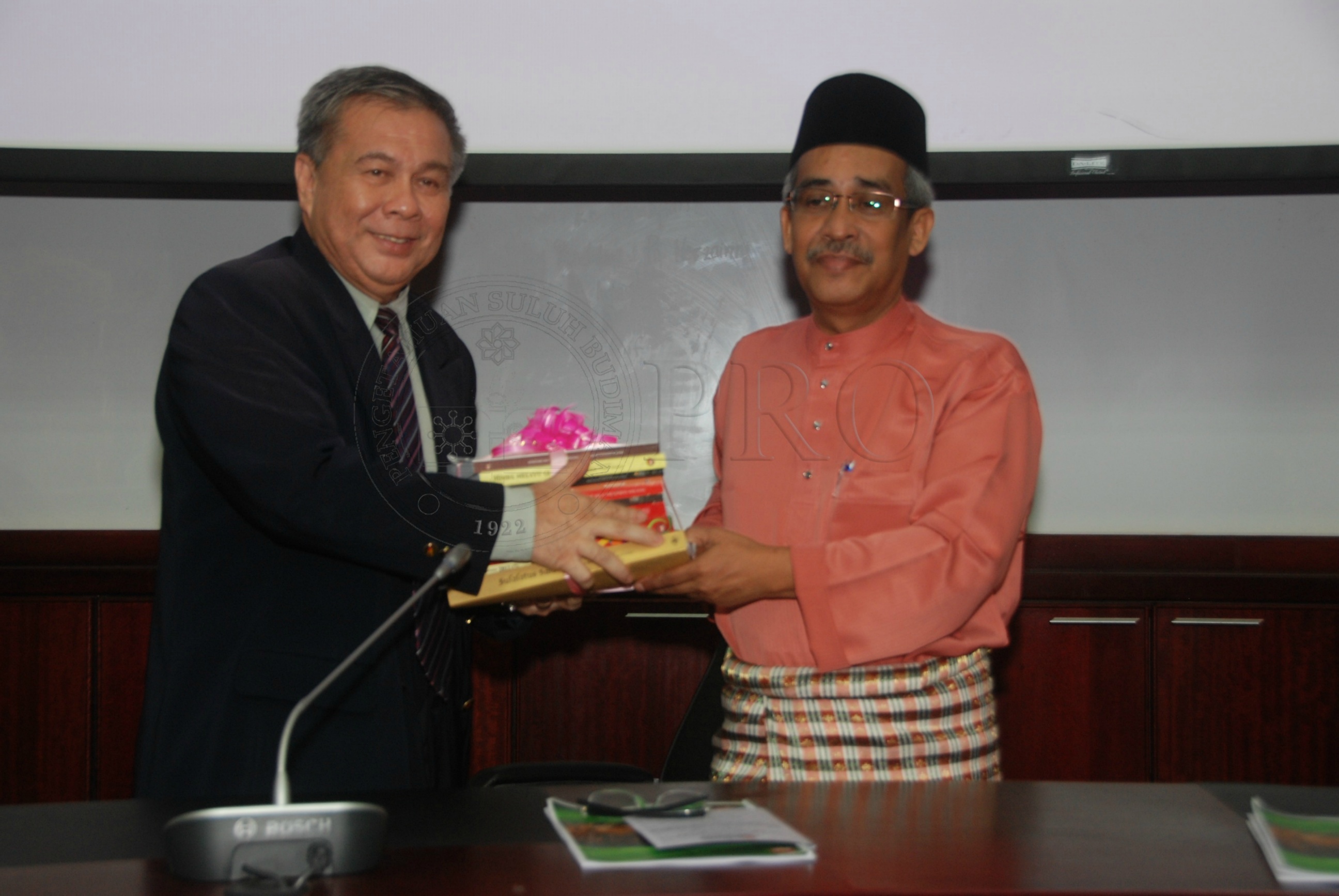 PRO 12 140 buku DSC 9667